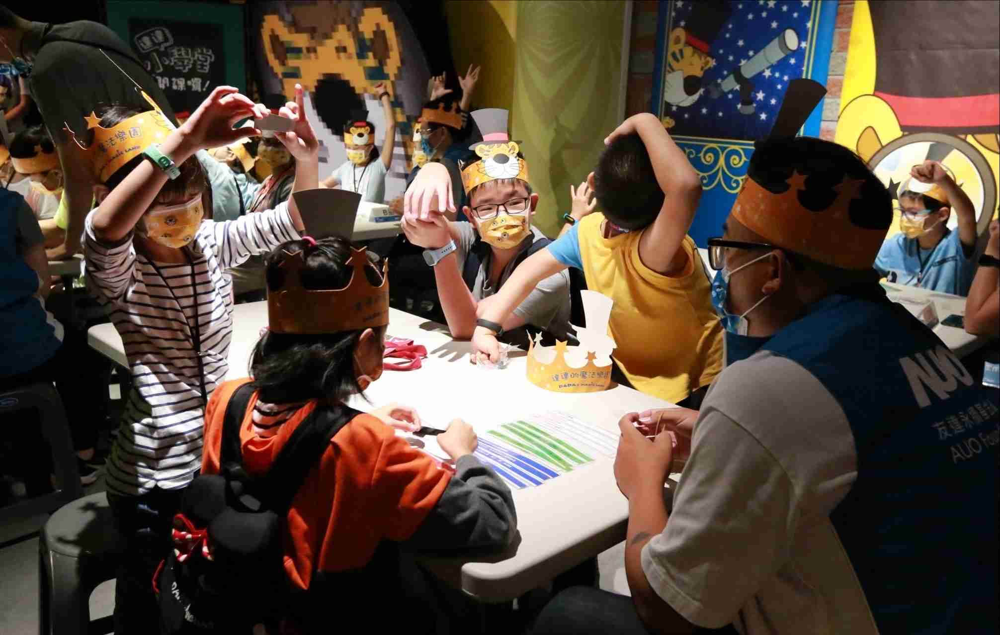 918.COM以永续理念推动全人教育计划，，，，内外结盟储备科普教育人才，，荣获亚太永续行动奖社会共融面的金奖肯定