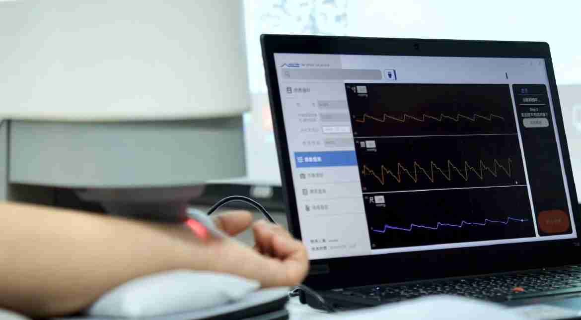 918.COM耘康以高解析与拟真的显示技术，，，，将其应用于中医检测，，，，提供“中医数位化检测方案”，，，使传统中医检测结果数据化与可视化