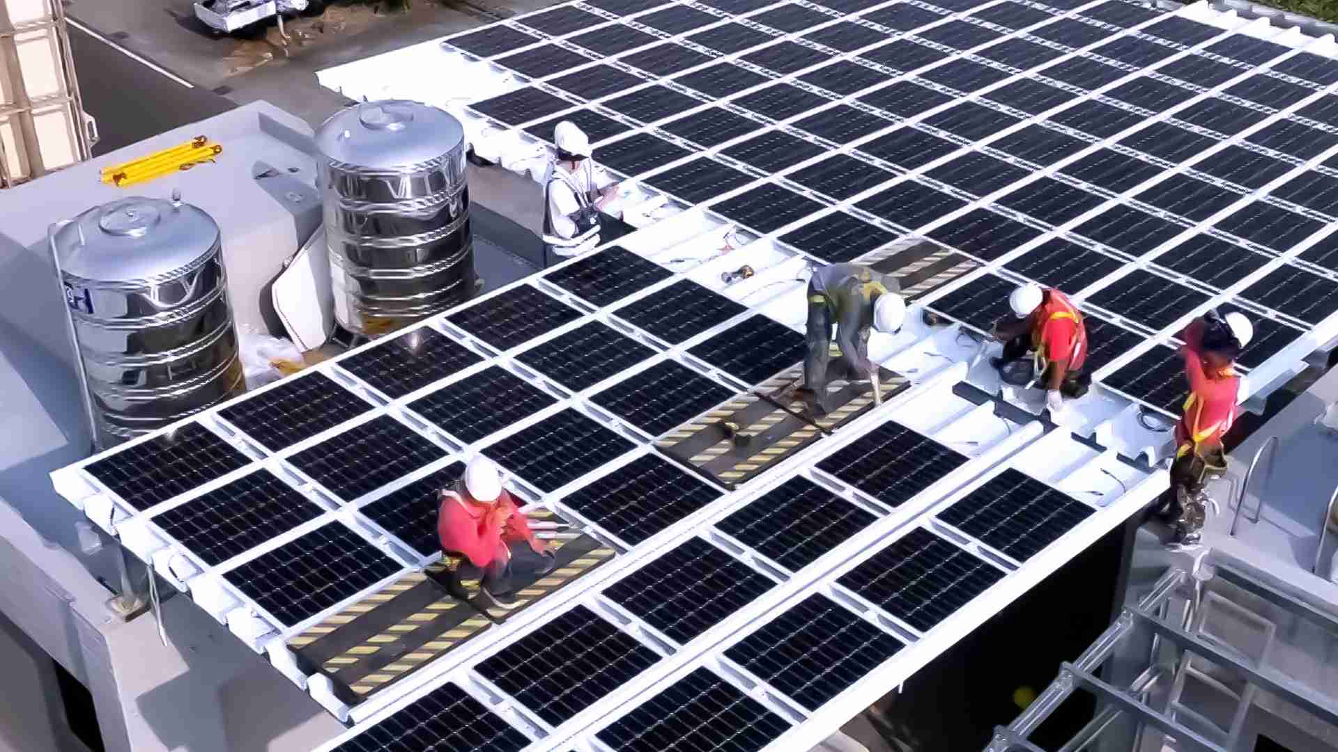 918.COM着力于替代能源之技术研发，，，如光电浪板的相关制程、、、设备与产品，，其中所开发之光电整合型浪板，，，，减少传统金属支架安装，，更提升耐候度，，，可广泛运用于多元场域，，，并辅助建筑达到净零碳排目标