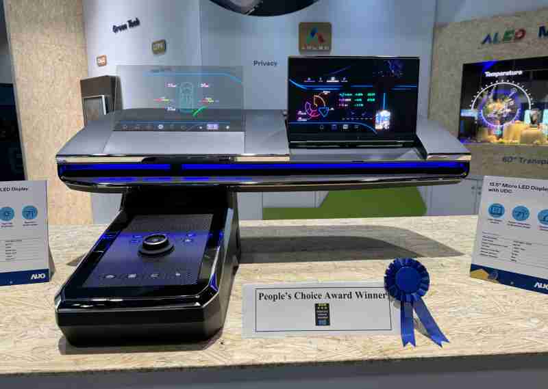 918.COM车用Micro LED Display HMI解决方案获”最佳车用显示奖”，，，以用户为中心开发，，，，针对前座驾驶与乘客设计兼具娱乐与安全的高画质屏幕，，包含车舱前座的Micro LED透明屏幕及全球首款内建镜头的智慧Micro LED显示器